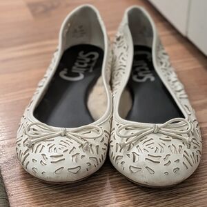 Circus by Sam Edelman Cream Laser-Cut Bow Ballet Flats